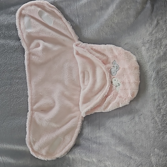Blankets & Beyond Newborn Snuggle Swaddle - Picture 4 of 7